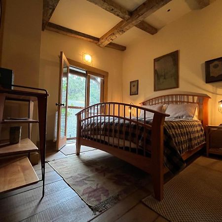 The Squibb Houses Cambria Bagian luar foto