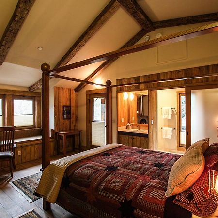 The Squibb Houses Cambria Bagian luar foto