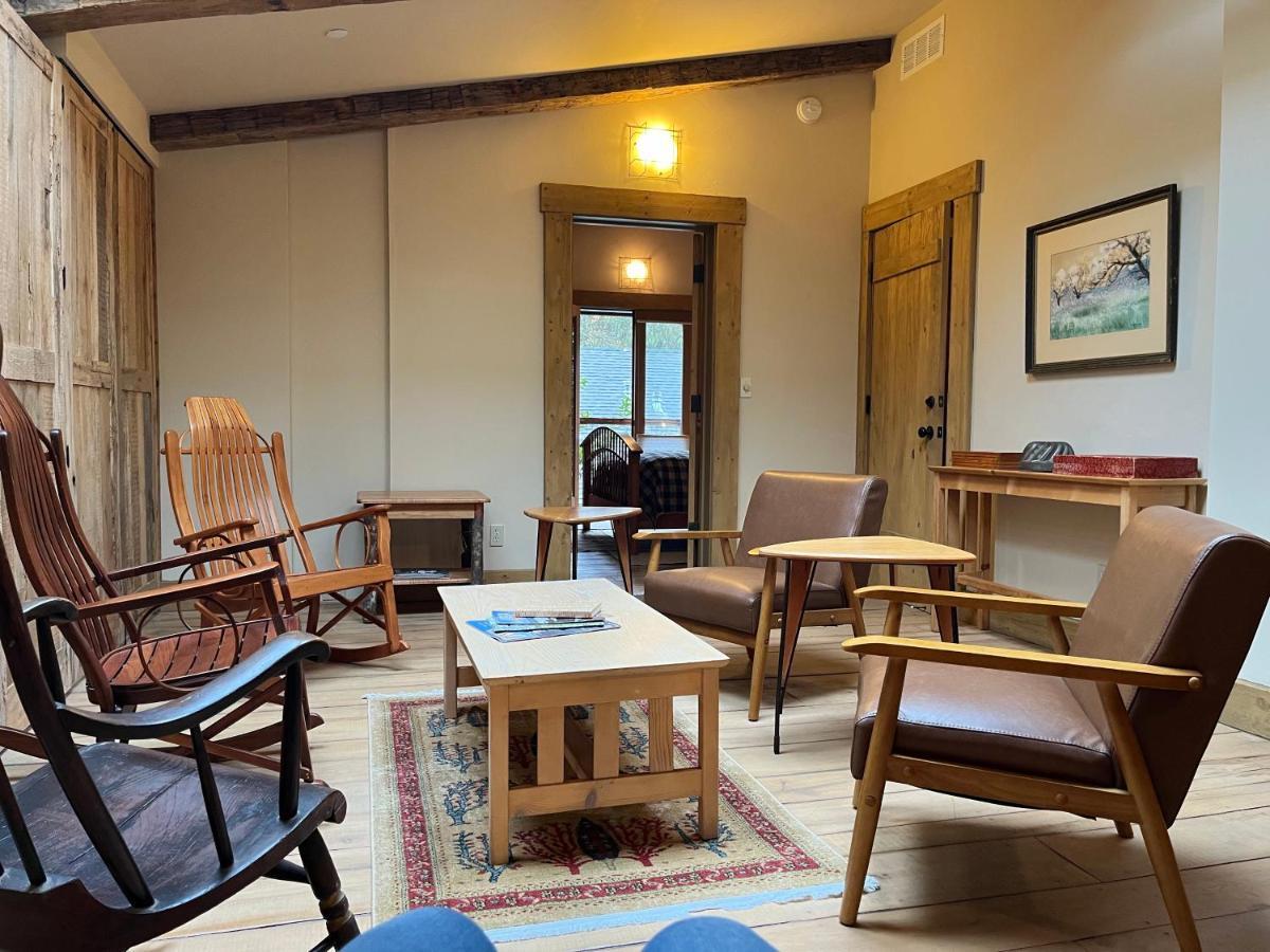 The Squibb Houses Cambria Bagian luar foto