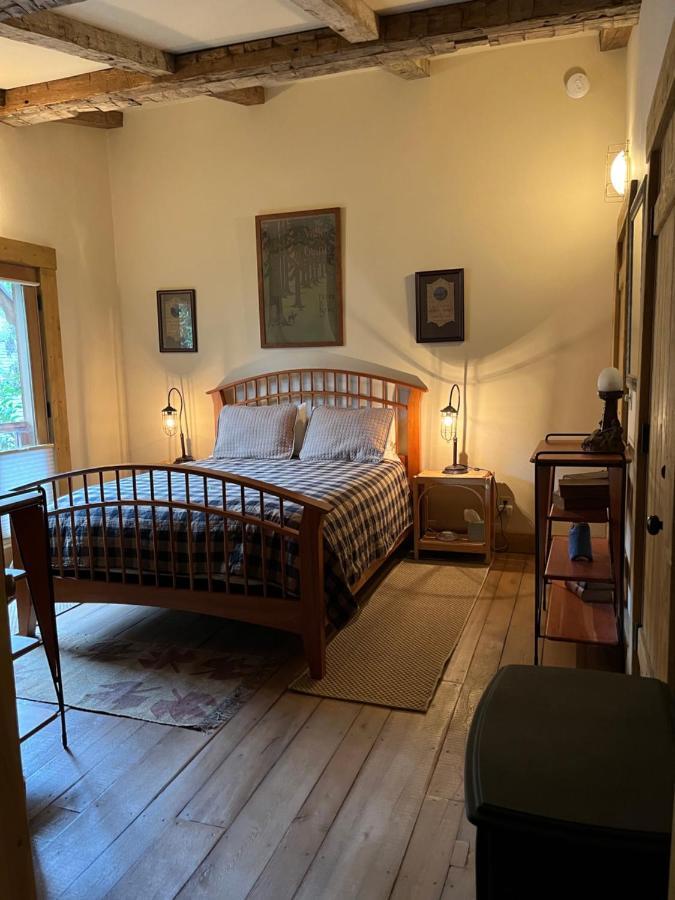 The Squibb Houses Cambria Bagian luar foto
