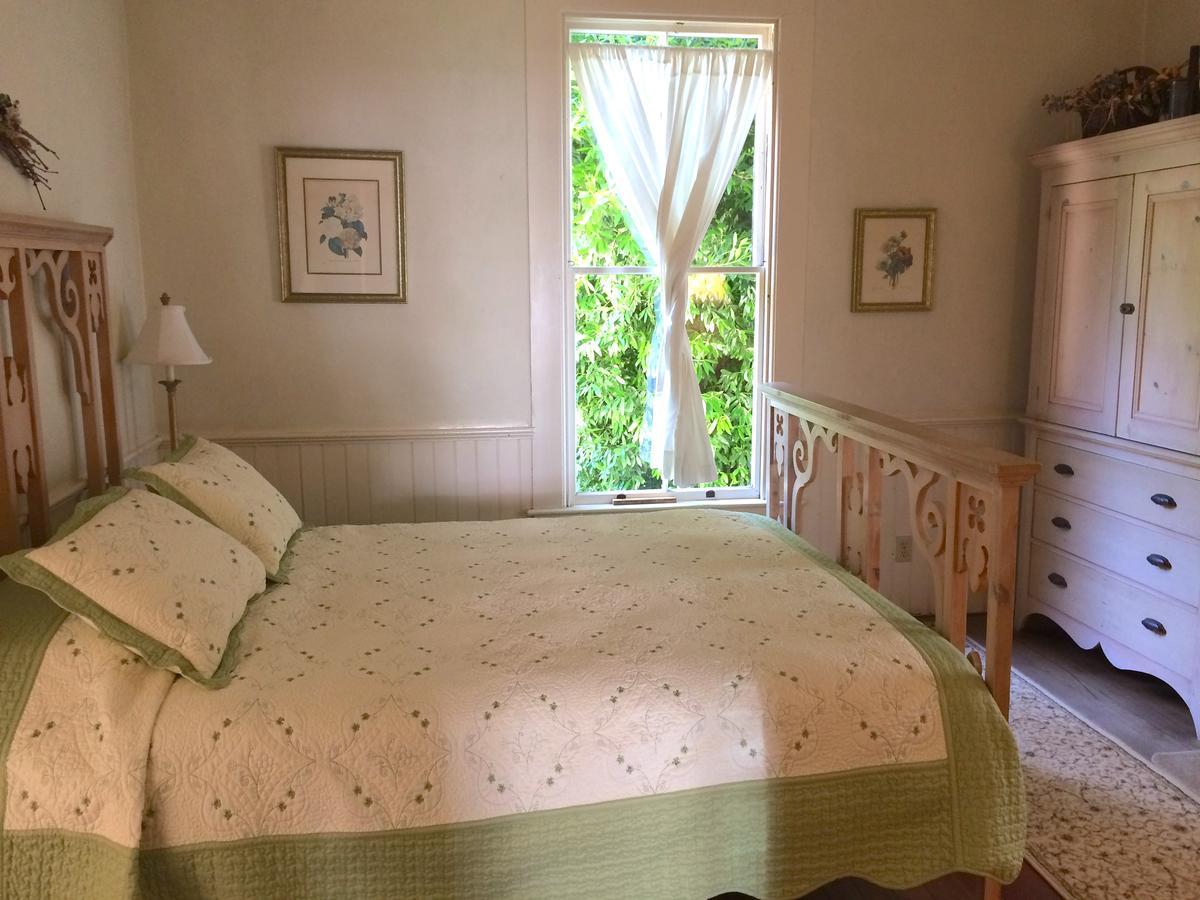 The Squibb Houses Cambria Bagian luar foto