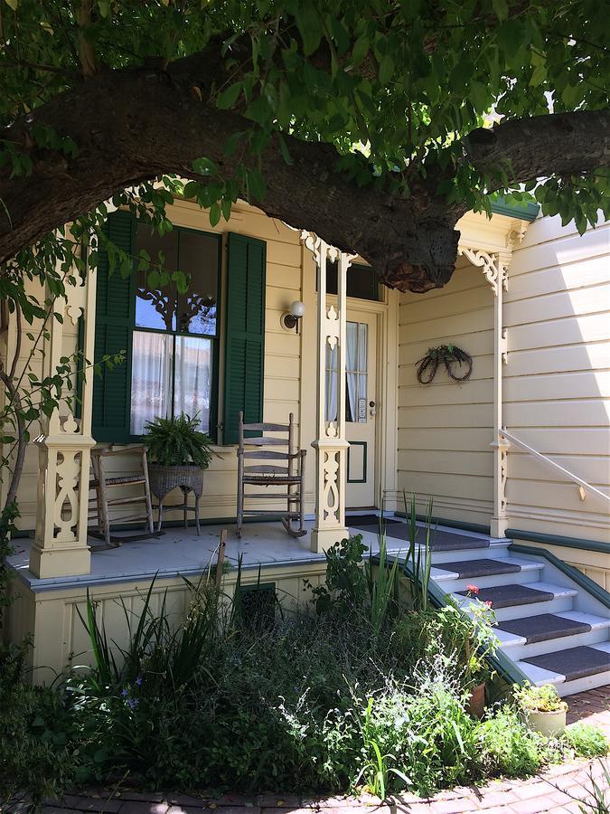 The Squibb Houses Cambria Bagian luar foto