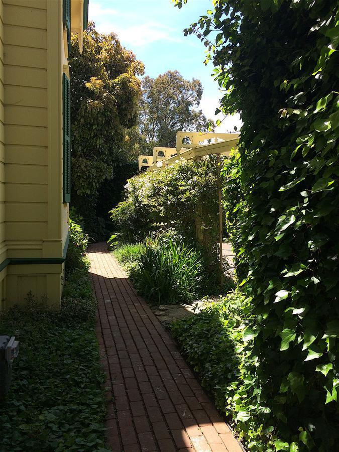 The Squibb Houses Cambria Bagian luar foto