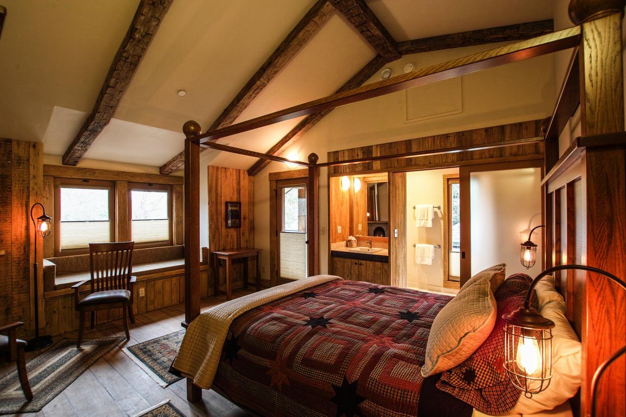 The Squibb Houses Cambria Bagian luar foto